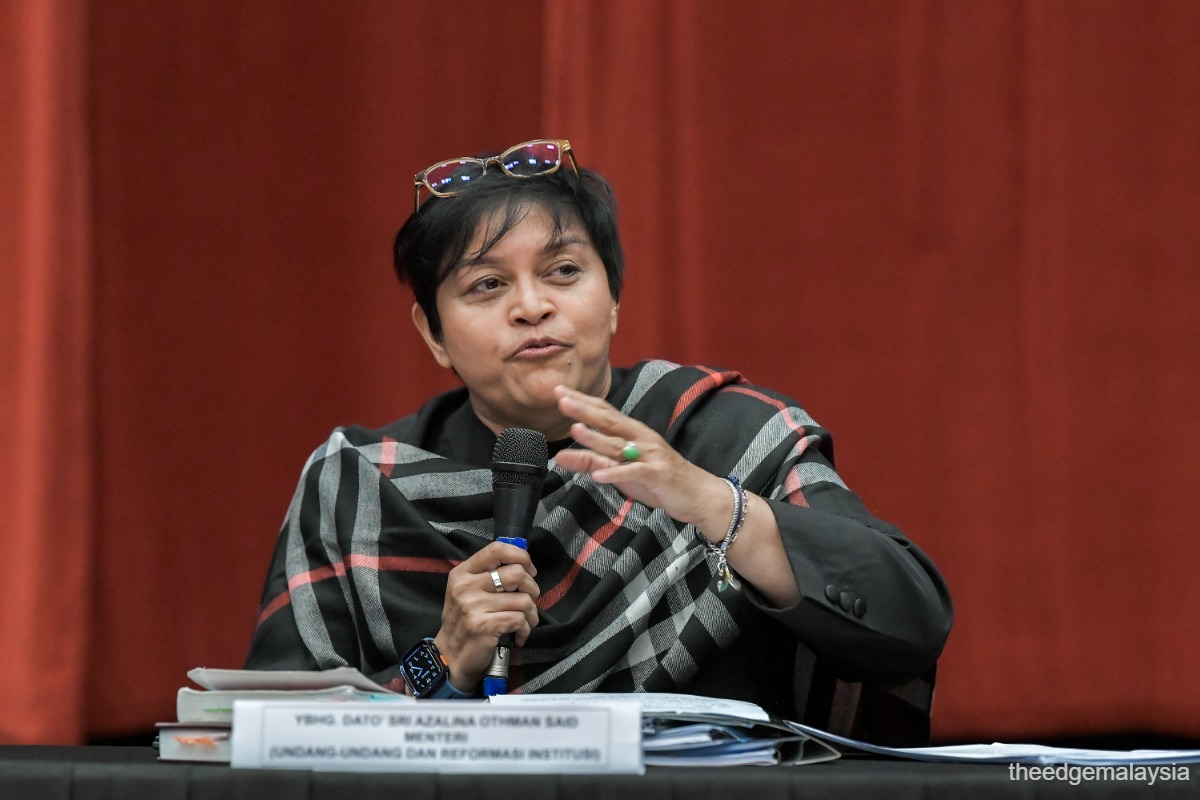 Govt to offer free mediation for contract disputes under RM250,000 &mdash; Azalina